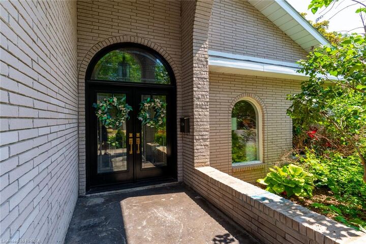 Property Photo: 267 Memorial Drive ON N3R 7G6