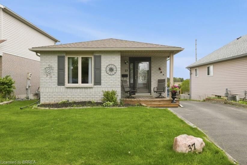 Property Photo: 37 Anastasia Crescent ON N3P 2A9