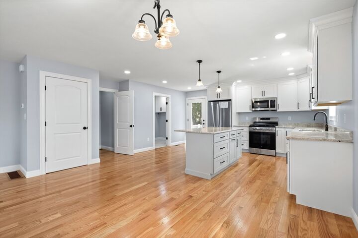 Property Photo:  30 Quigley Ave 30  MA 01863 