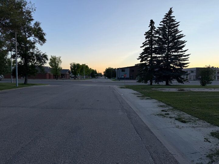Property Photo:  9932 107 Avenue  AB T8V 1L5 