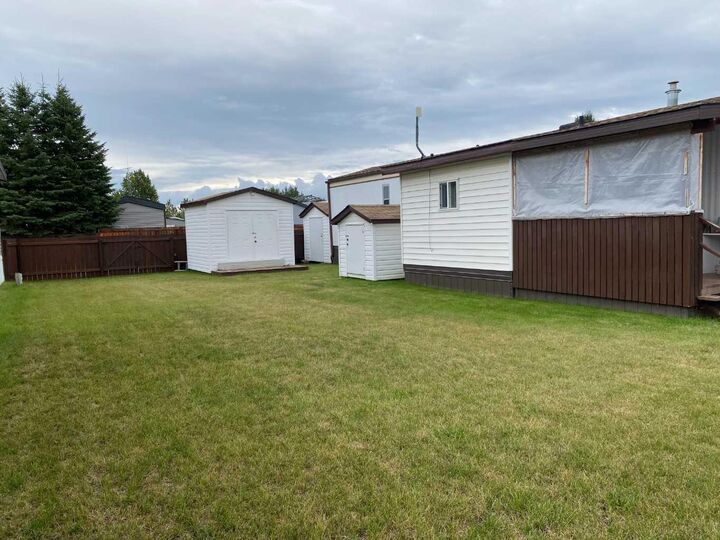 Property Photo:  80041 Old Highway 11 14  AB T4T 2A4 