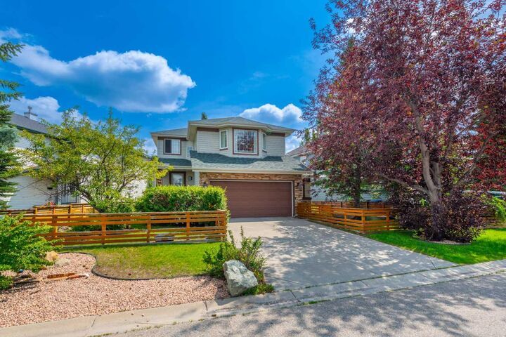 Property Photo: 77 Citadel Ridge Green NW AB T3G 4P9