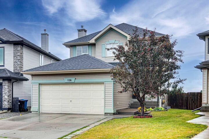 Property Photo:  126 Somerglen Way SW  AB T2Y 4B2 