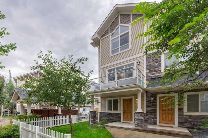 Property Photo:  26 Skyview Ranch Gardens NE  AB T3N 0G2 