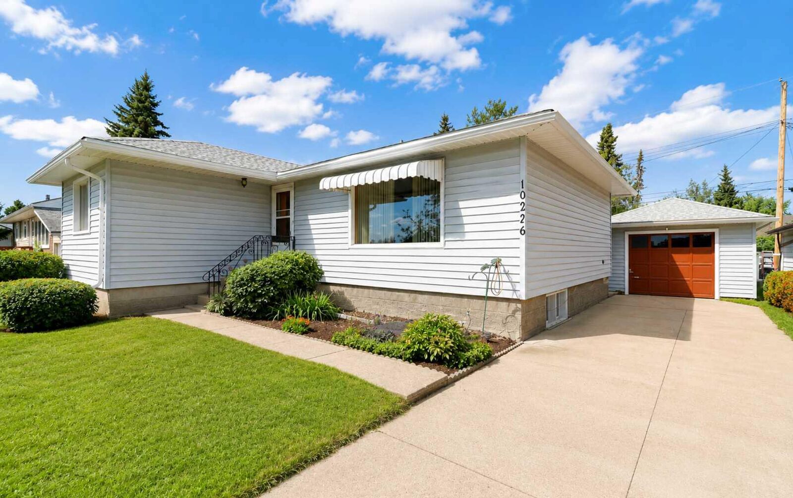Property Photo: 10226 110 Avenue AB T8V 1S7