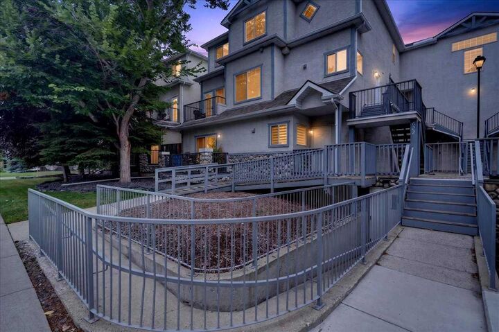 622 56 Avenue SW 208 — photo 1