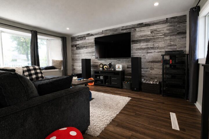 Property Photo:  10214 111 Avenue  AB T8V 1T8 