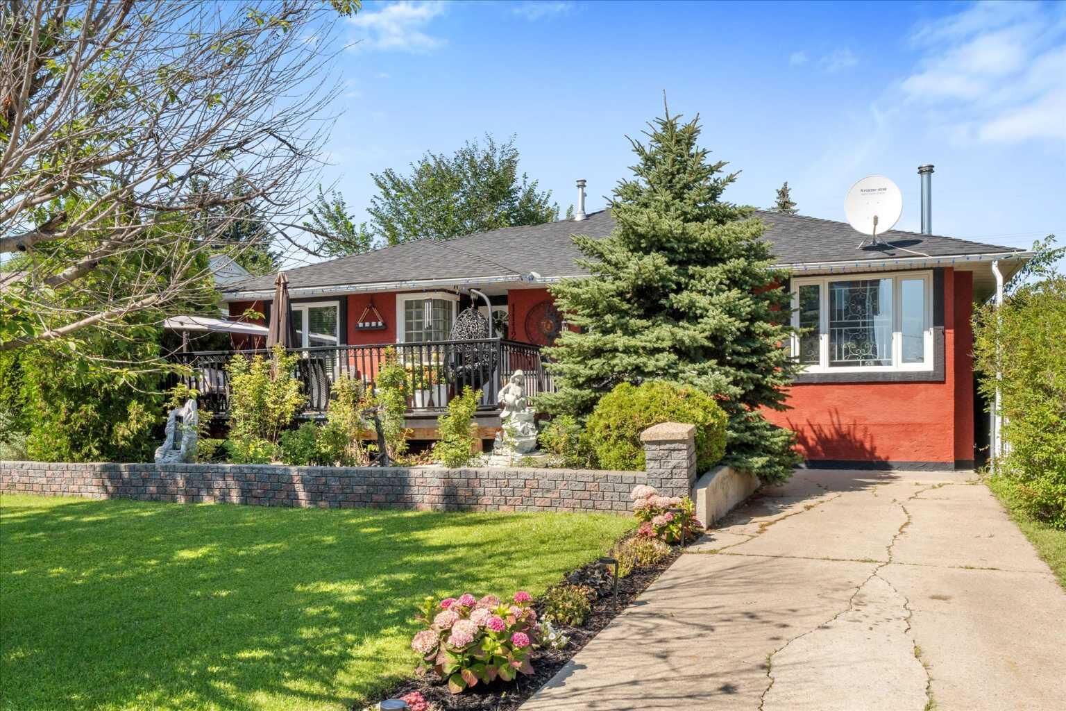 Property Photo: 11124 110A Avenue AB T5H 1K1