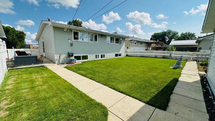 Property Photo: 411 12 Street East AB T0J 0Y5