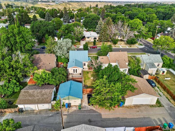 Property Photo:  1011 11 Street S  AB T1K 1P6 