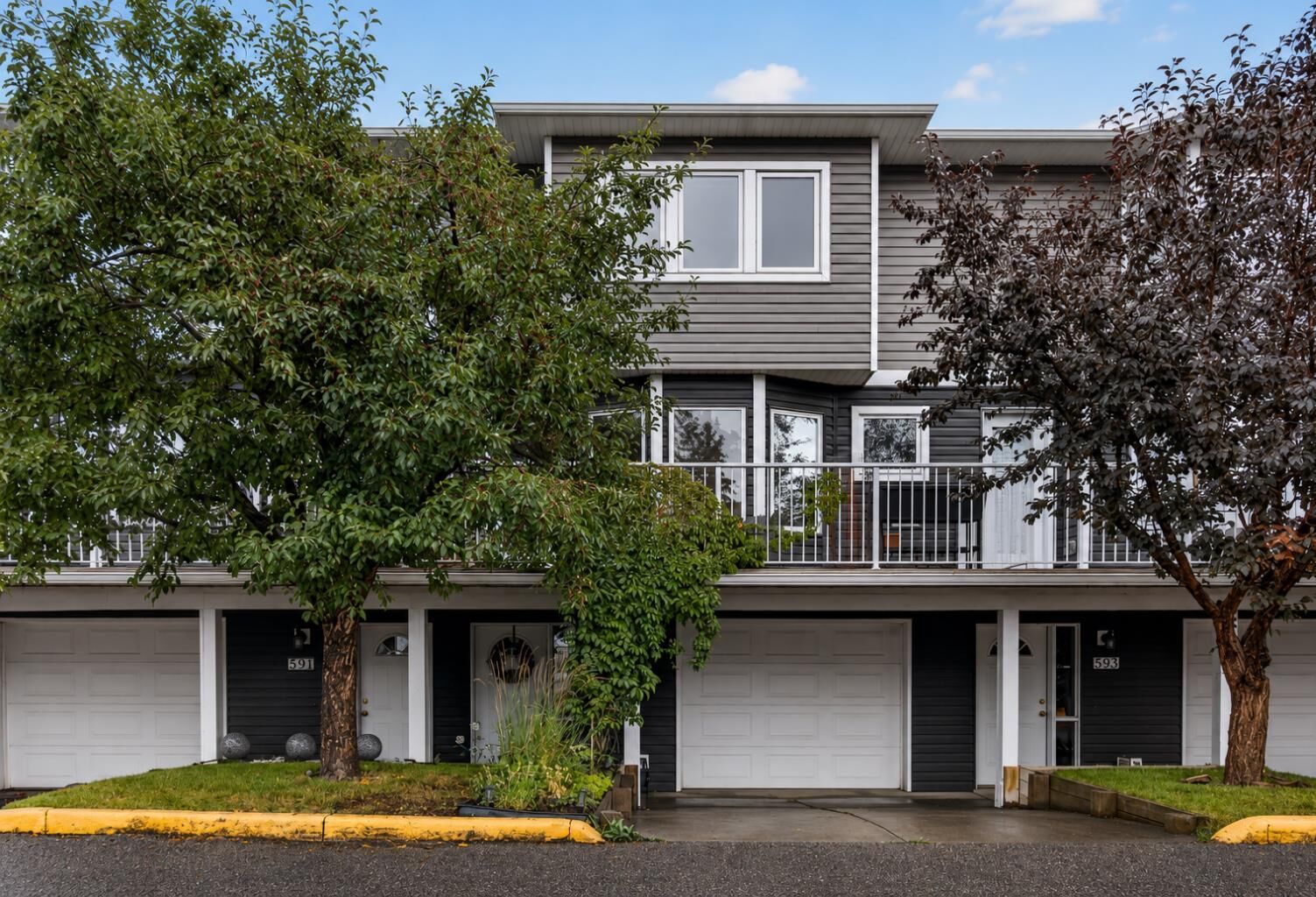 Property Photo:  592 Regal Park NE  AB T2E 0S6 