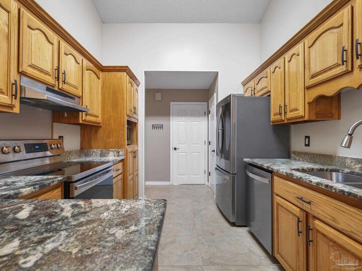 Property Photo:  2647 Barefoot Creek Cir  FL 32566 