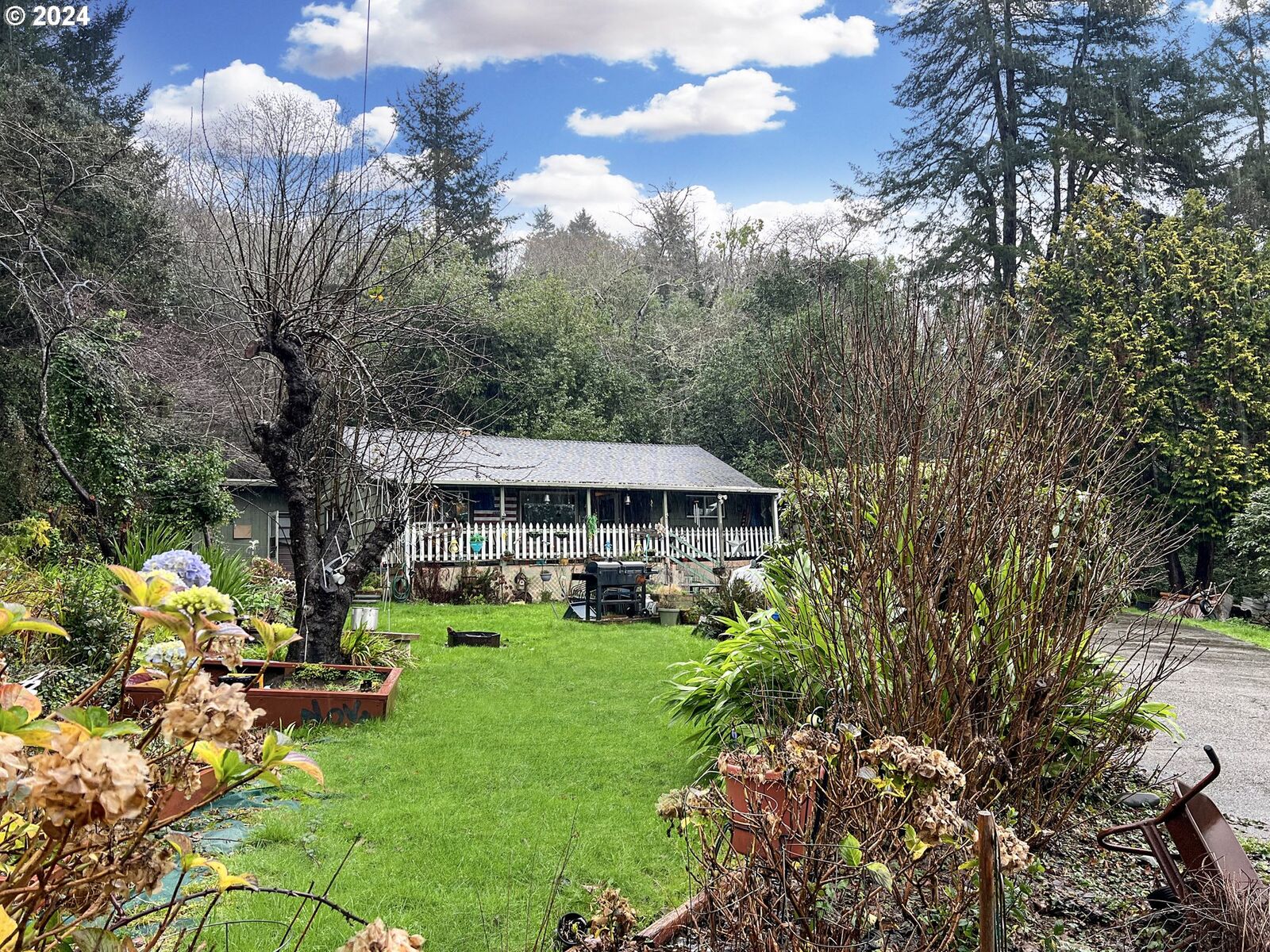 Property Photo: 16424 Nelson Dr OR 97415