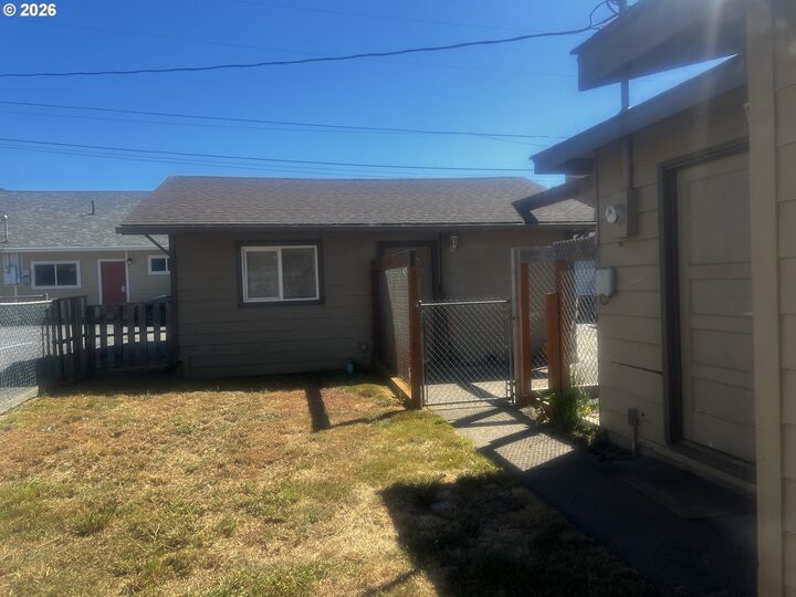 Property Photo:  94224 3rd St  OR 97444 