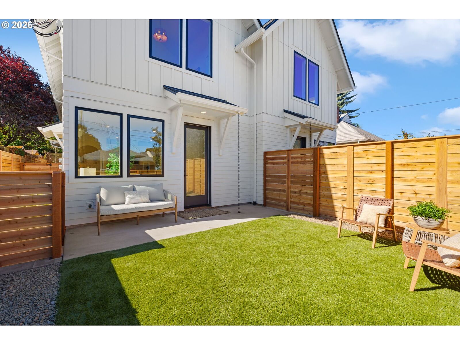 Property Photo: 1522 NE Jarrett St B OR 97211