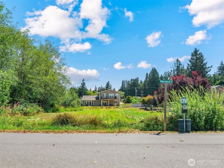 Property Photo:  4929 NE Hemlock Lane  WA 98340 