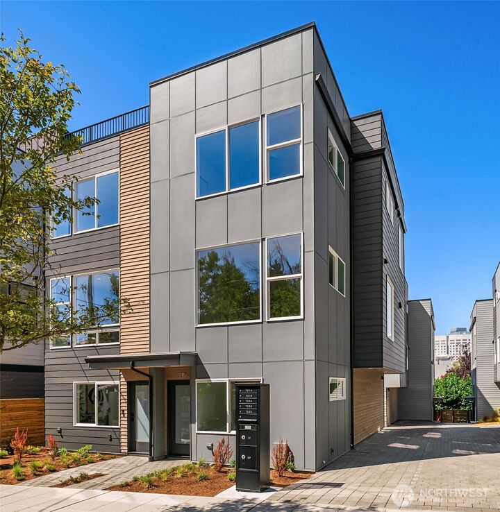 Property Photo: 721 15th Avenue B WA 98122