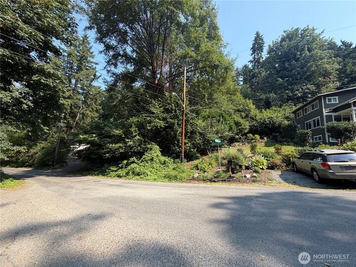 Property Photo:  21 Xx  Fairmount Avenue SW  WA 98126 