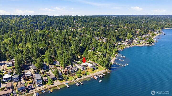 Property Photo: 2618 W Lake Sammamish Parkway NE WA 98052