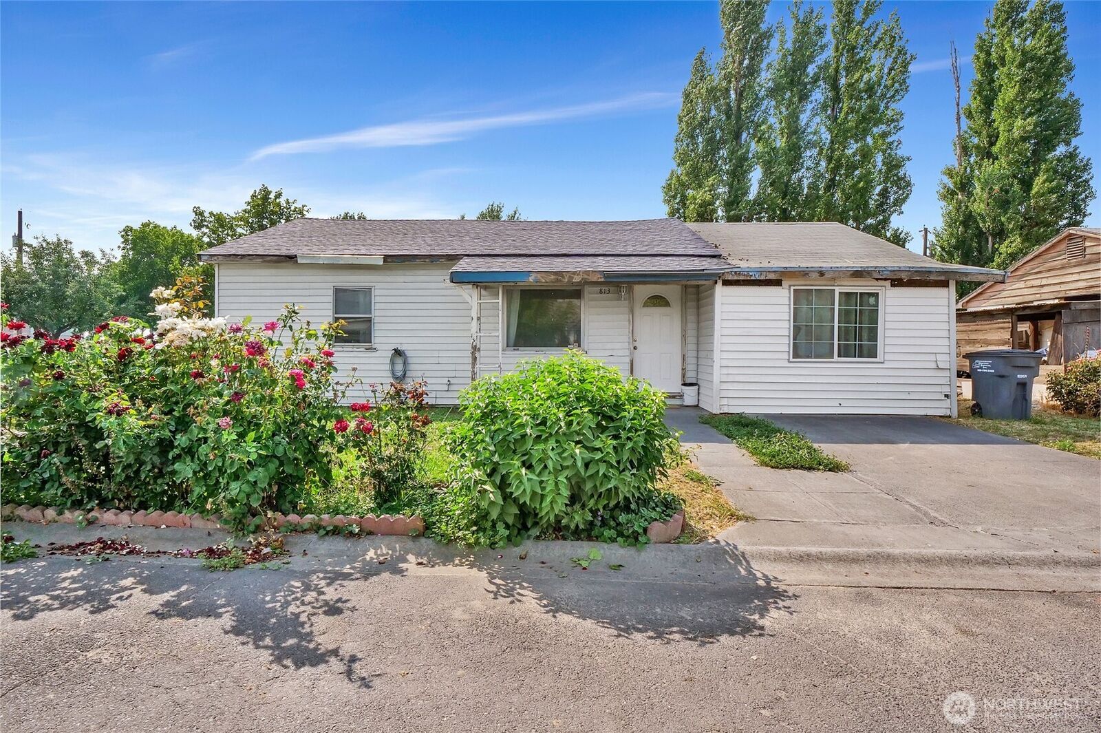 Property Photo:  813 S Adams Avenue  WA 98857 