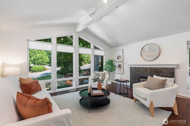 Property Photo:  300  Mt. Pilchuck Avenue SW  WA 98027 