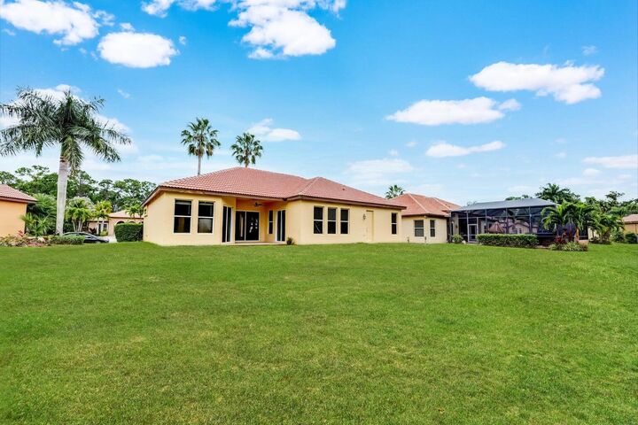 Property Photo:  833 SW Vineland Court  FL 34986 