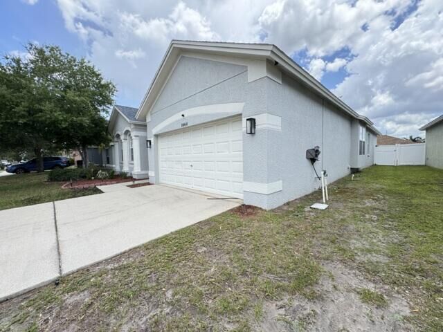 Property Photo: 10868 Standing Stone Drive FL 33598