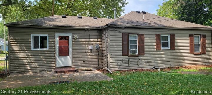 Property Photo:  3225 Crooks Road  MI 48309 