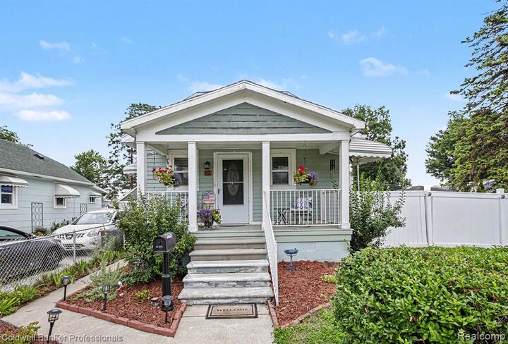 Property Photo:  83 Gibbs Street  MI 48043 