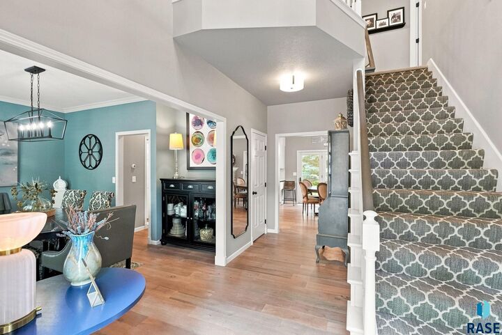 Property Photo: 5208 S Sweetbriar Cir SD 57108-2889