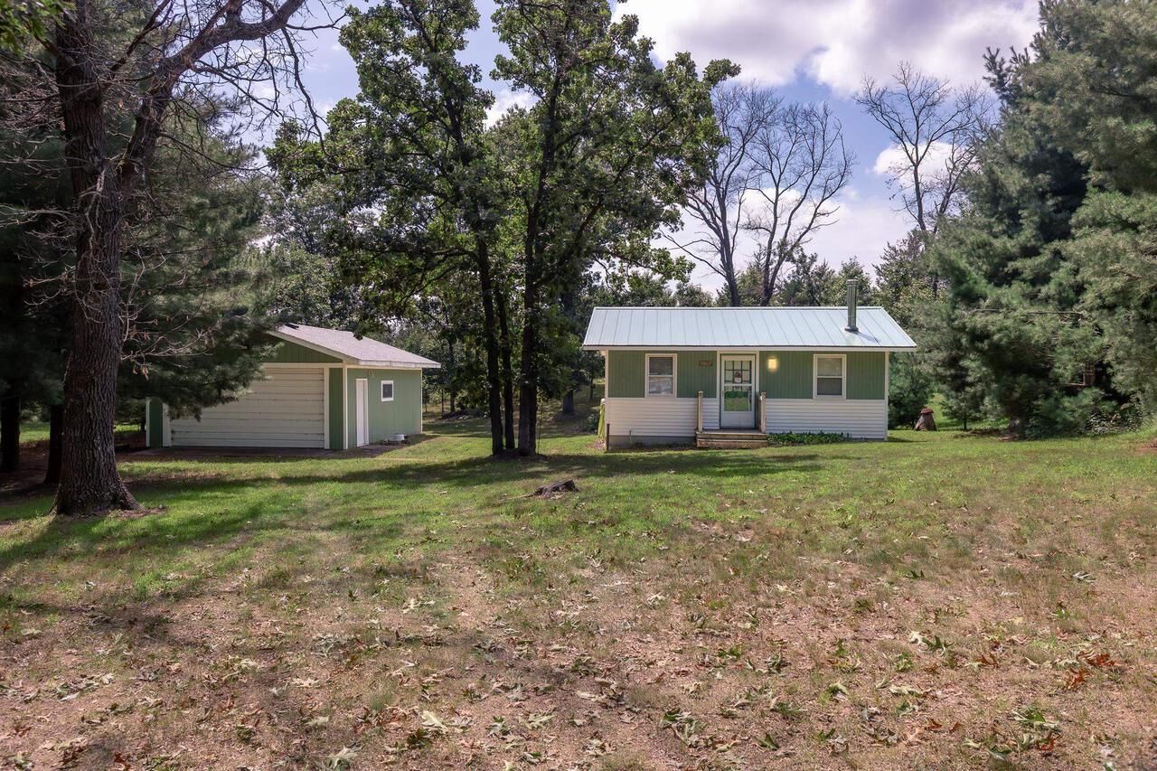 Property Photo:  1819 Castlewood Road  WI 53934 