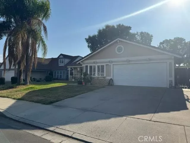 Property Photo:  15135 Calle Renfro  CA 92551 