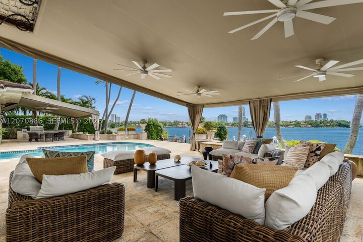 Property Photo: 4 Palm Ave FL 33139
