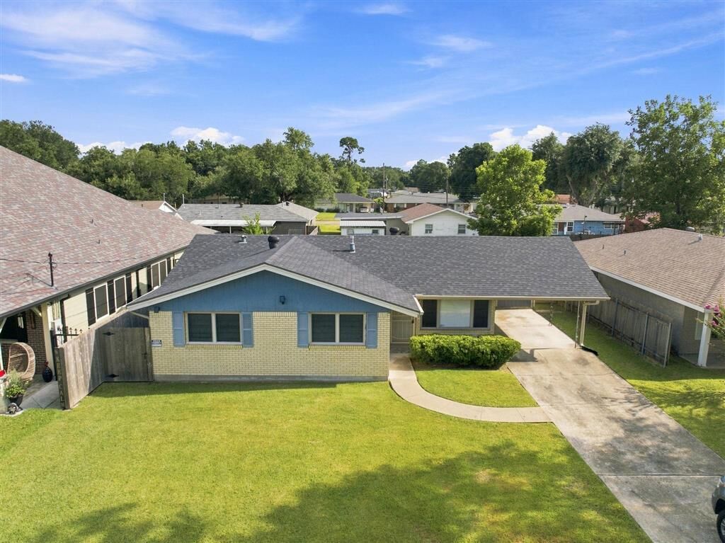 Property Photo:  2241 14th Street  LA 70601 