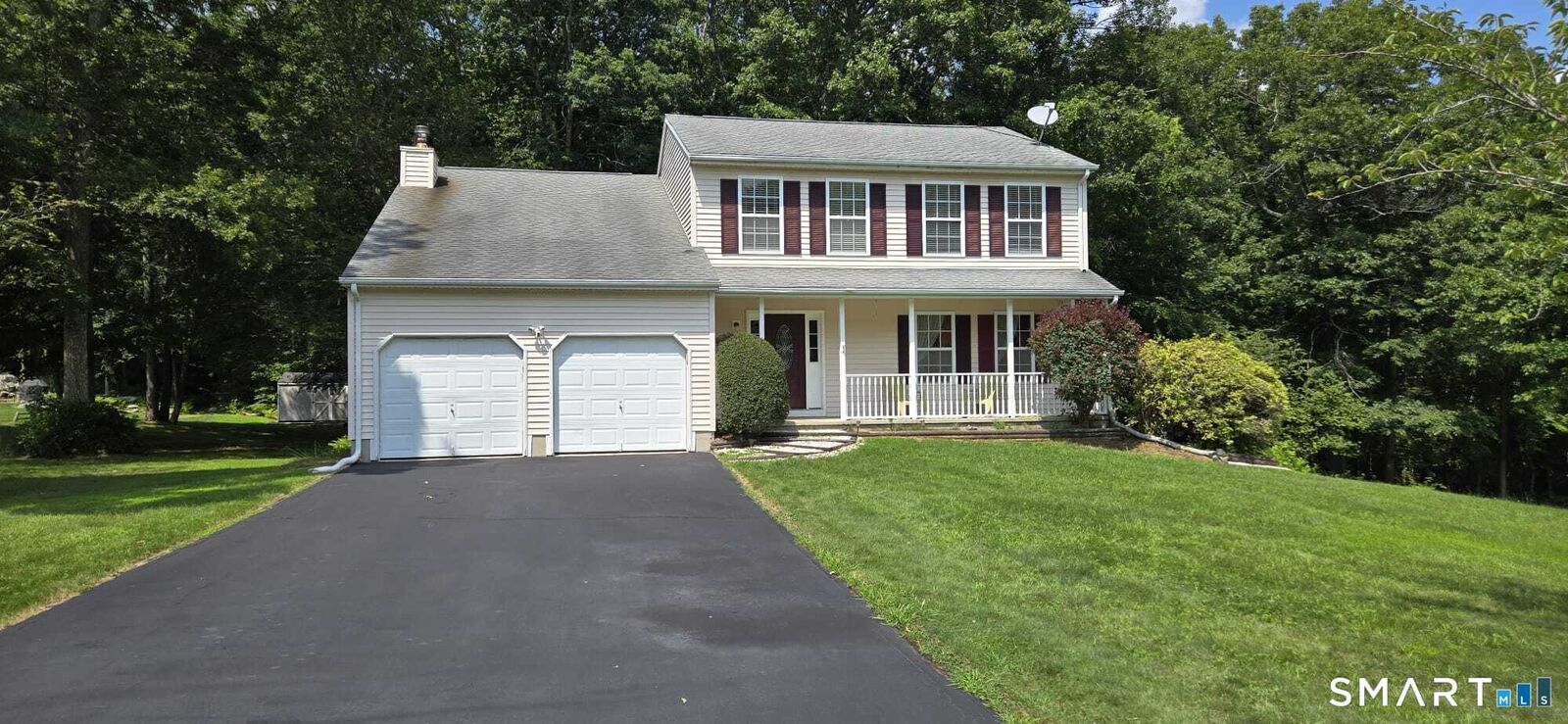 Property Photo:  15 Sparrow Court  CT 06370 