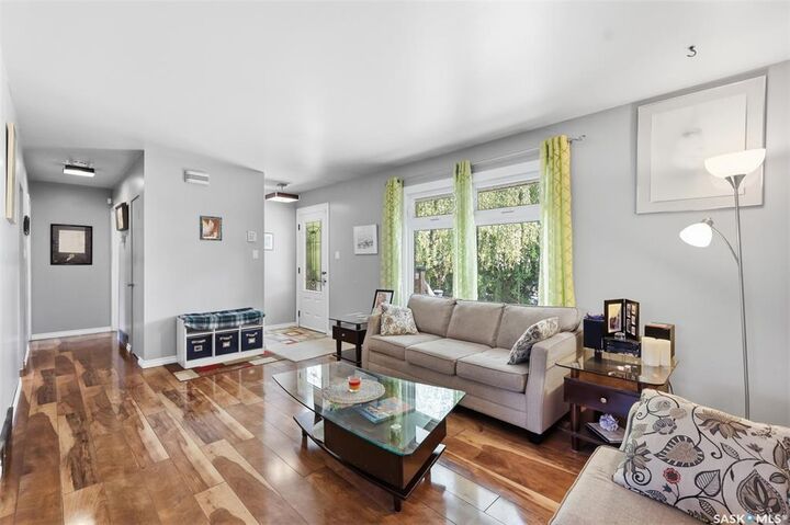 Property Photo:  131 Ottawa Avenue S  SK S7M 3L4 
