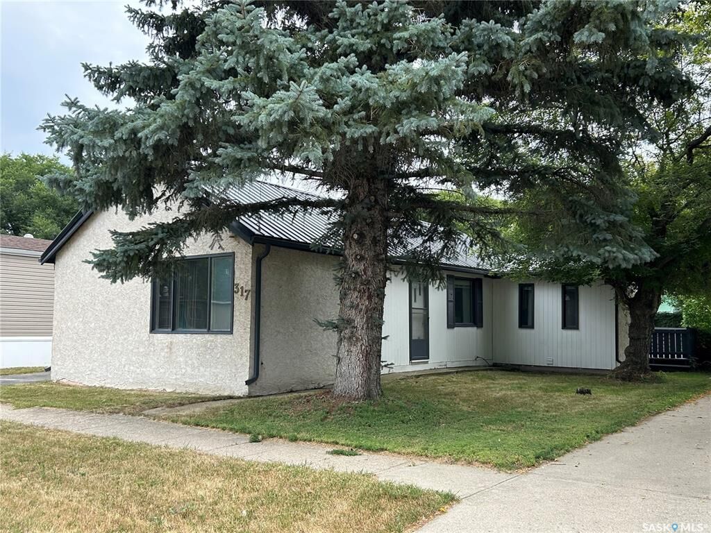 Property Photo:  317 Aldridge Street  SK S0C 0M0 