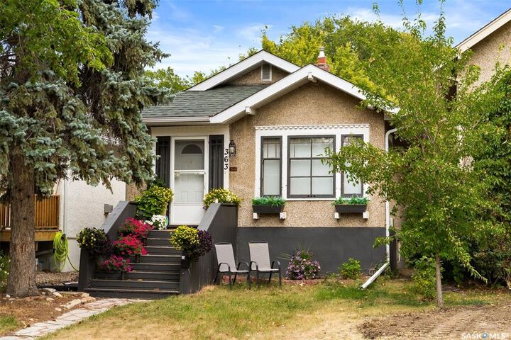 363 Leopold Crescent — photo 1