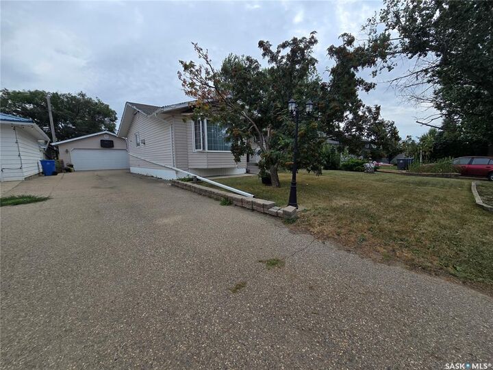 Property Photo:  311 Eisenhower Street  SK S4H 1S0 