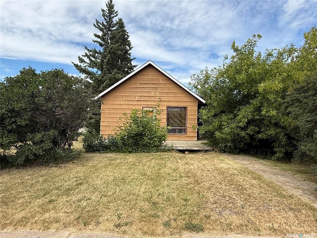 Property Photo:  202 3rd Avenue E  SK S0A 2P0 