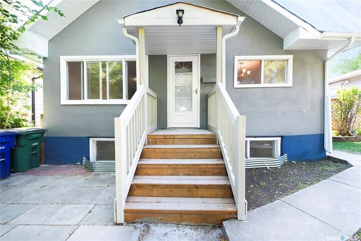 Property Photo:  451 R Avenue S  SK S7M 2Z4 