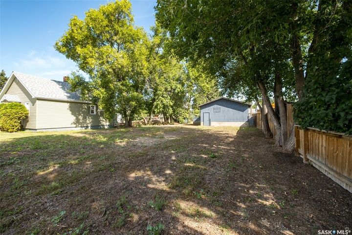 Property Photo:  766 3rd Street E  SK S6V 0J1 