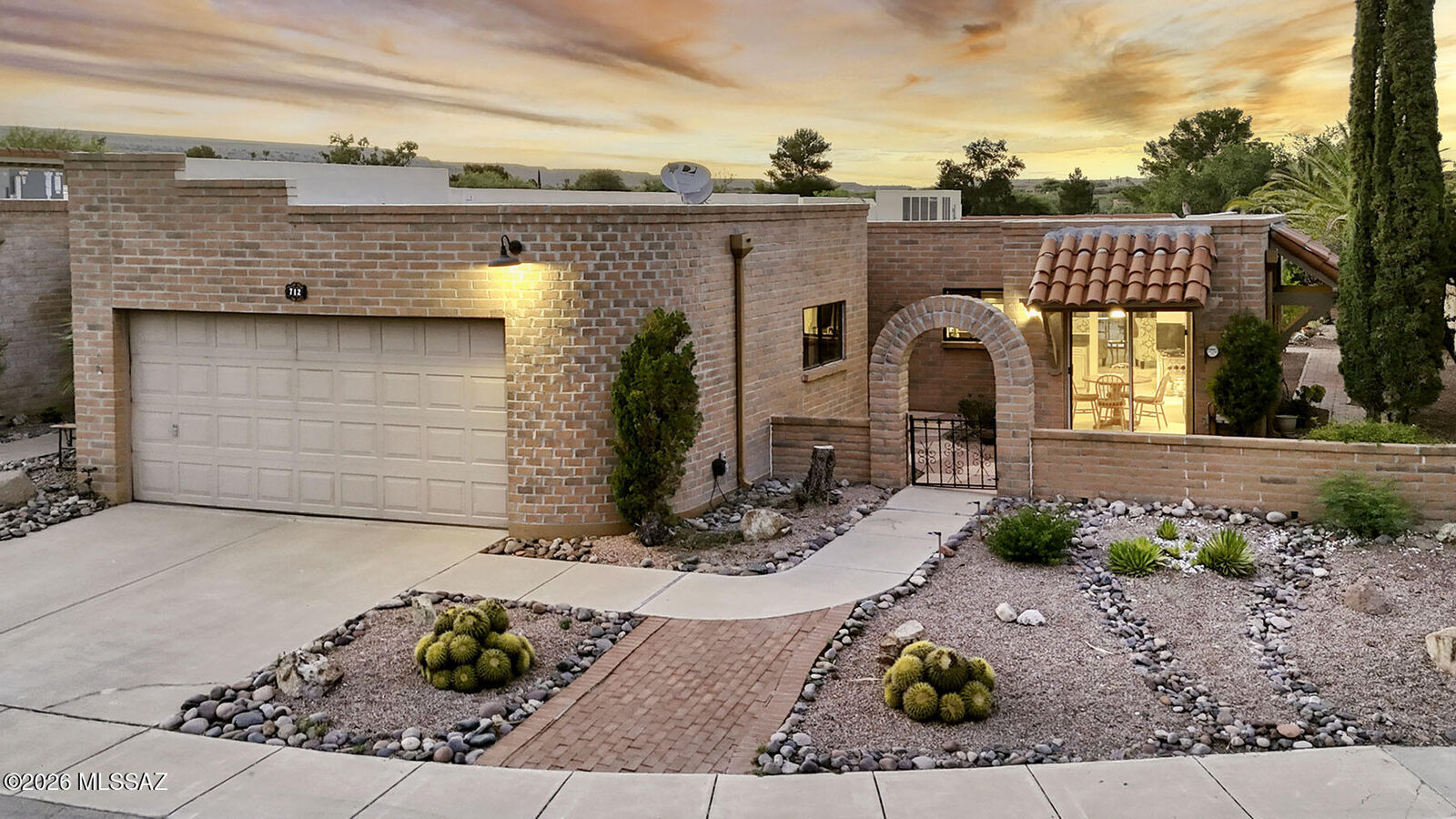 Property Photo:  712 W Desert Hills Drive  AZ 85622 