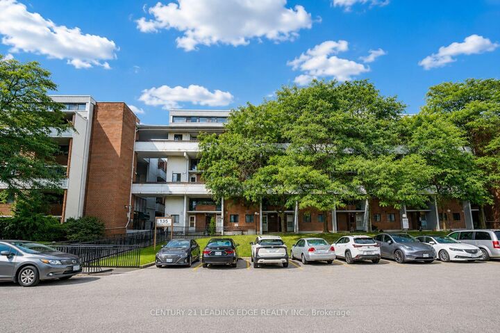 Property Photo: 135 Leeward Glenway 207 ON M3C 2Z2