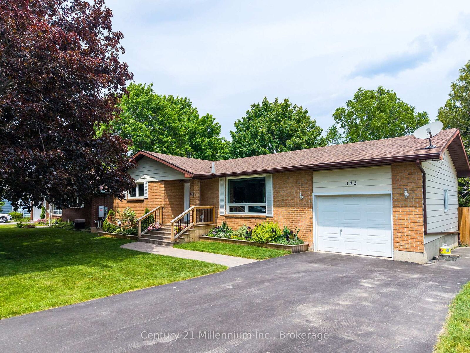 Property Photo: 142 Arthur Street E ON N0H 2P0