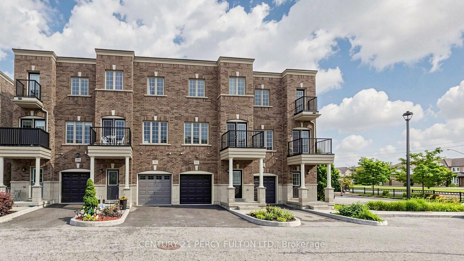 Photo de la propriété:  64 Ferris Square  ON L1E 0J2 