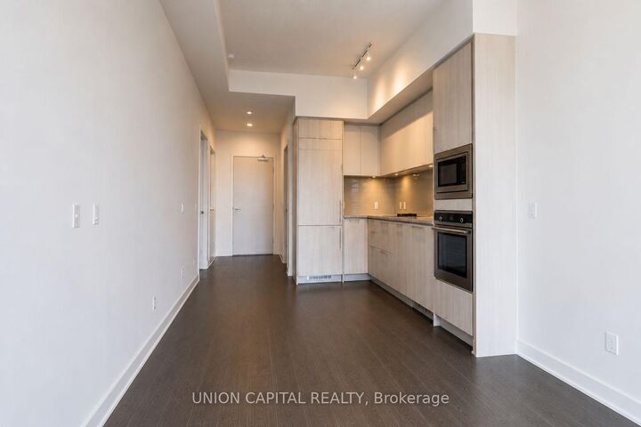 Property Photo: 115 Blue Jays Way 4907 ON M5V 0N4