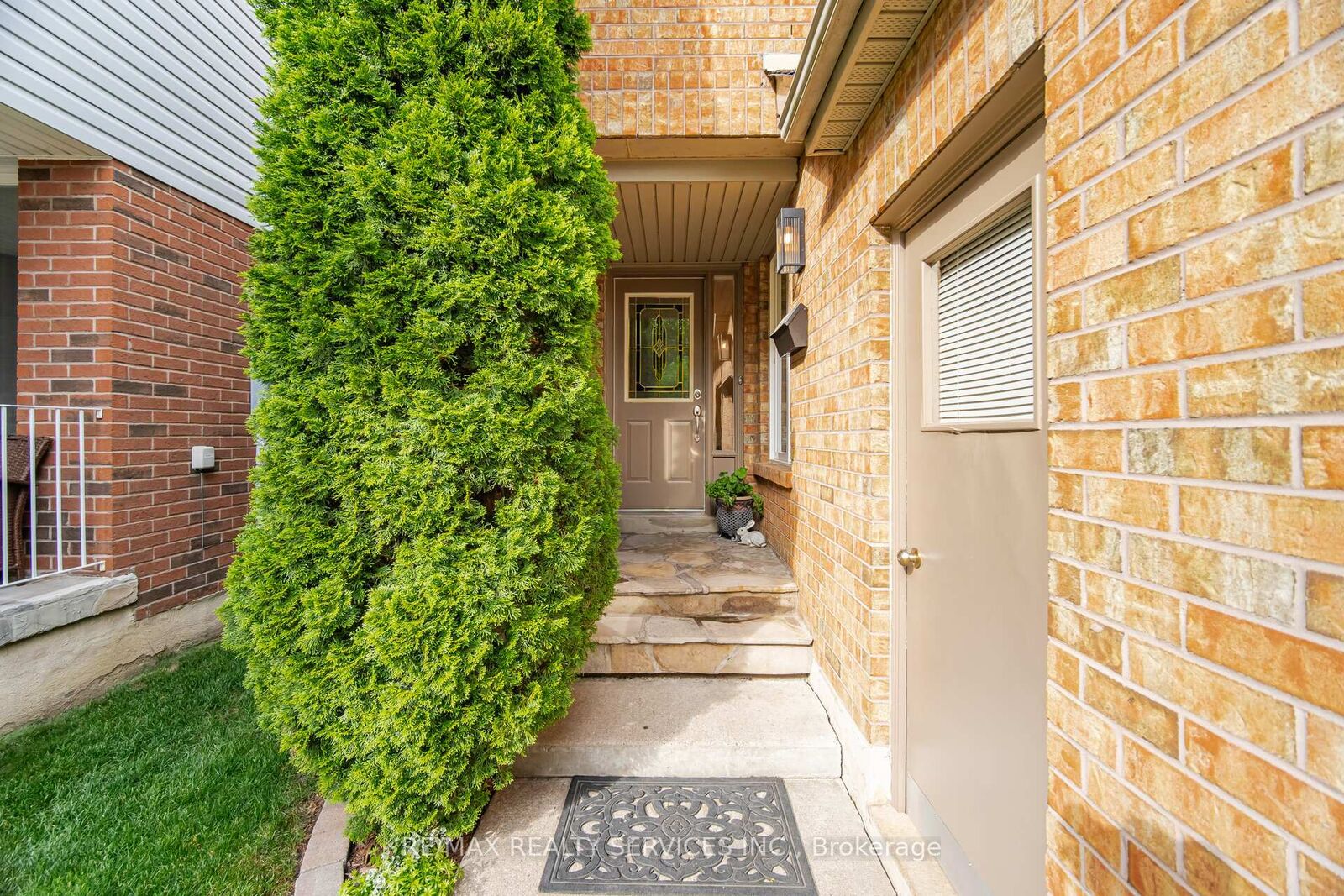 Property Photo: 38 Furrows End ON L6Z 4S5