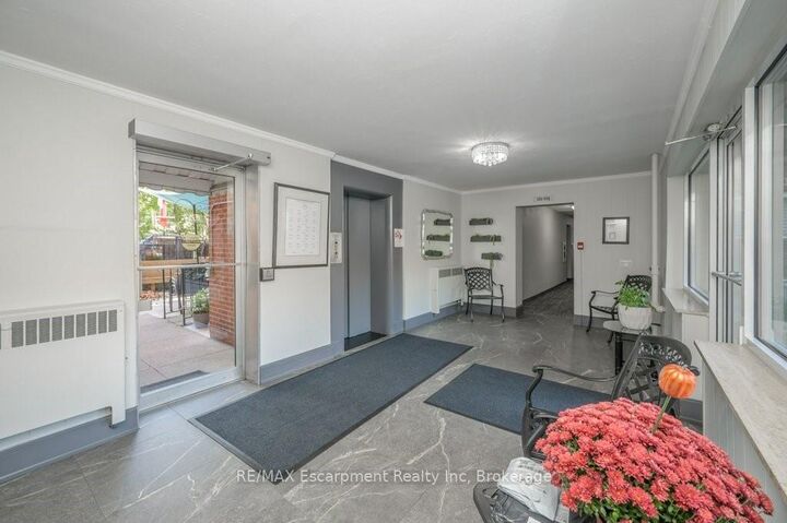 Property Photo:  9 Grant Boulevard 201  ON L9H 4L5 