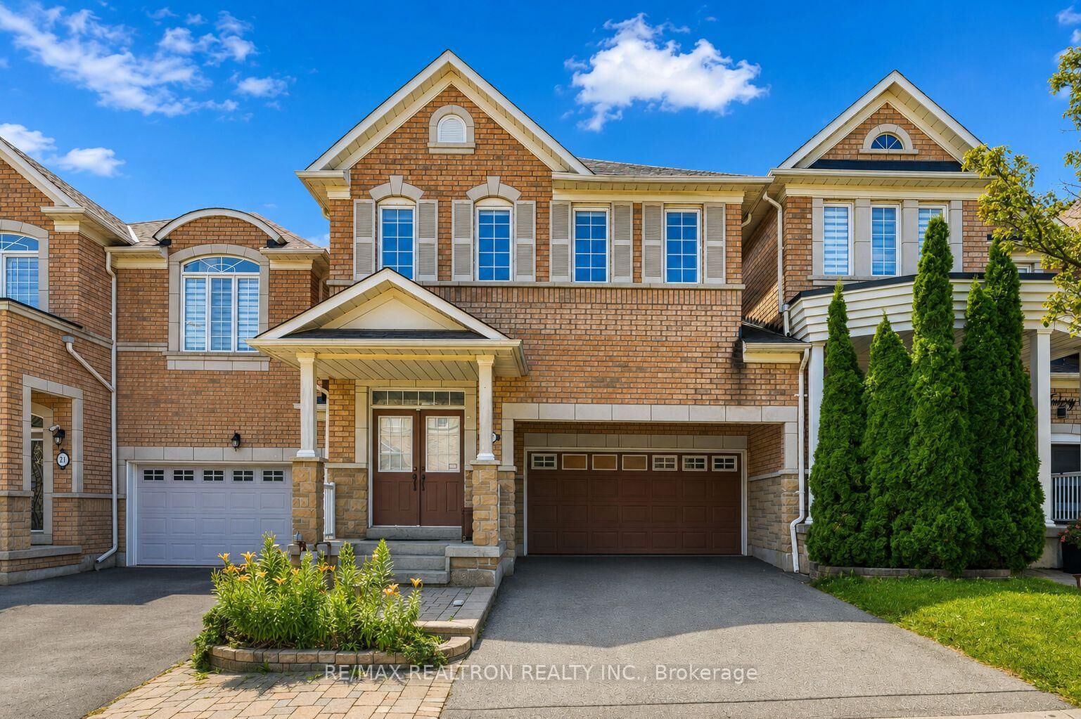 Property Photo:  23 Amberty Street  ON L4J 8W6 